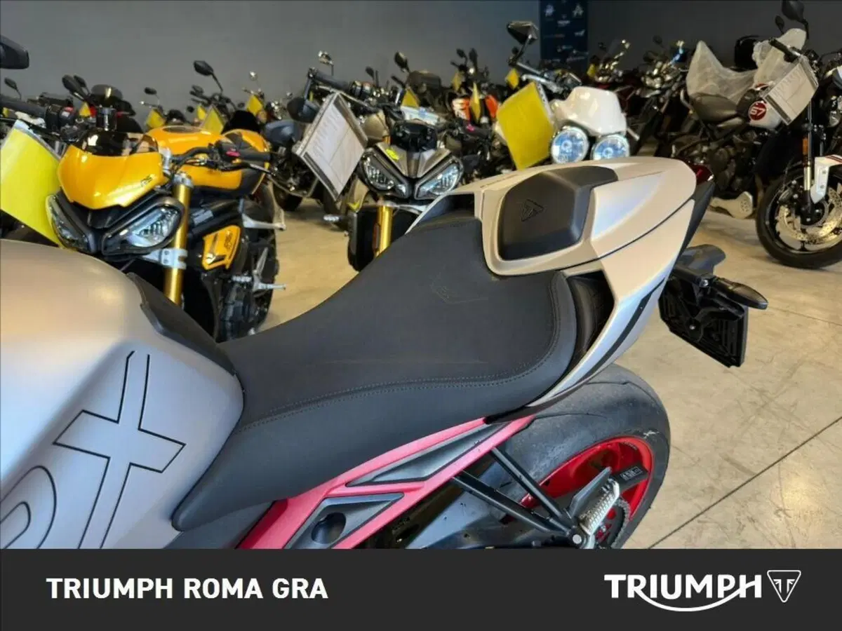 Triumph Street Triple 765 RX (2026) (17)
