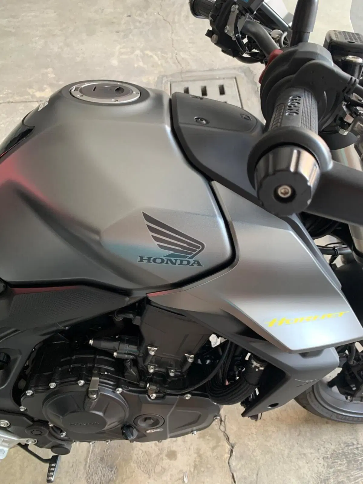 Honda CB 750 Hornet (2025) (7)