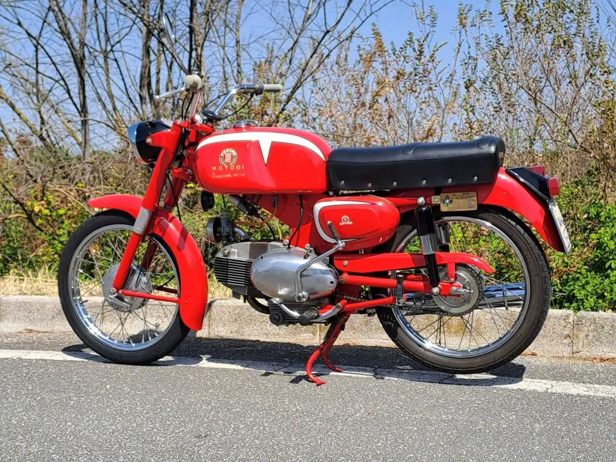Motobi Imperiale 125 4T (2)
