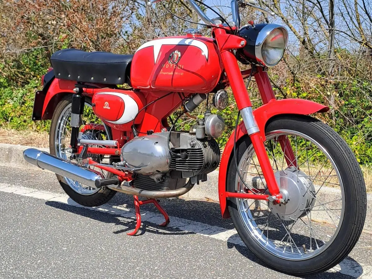 Motobi Imperiale 125 4T (8)