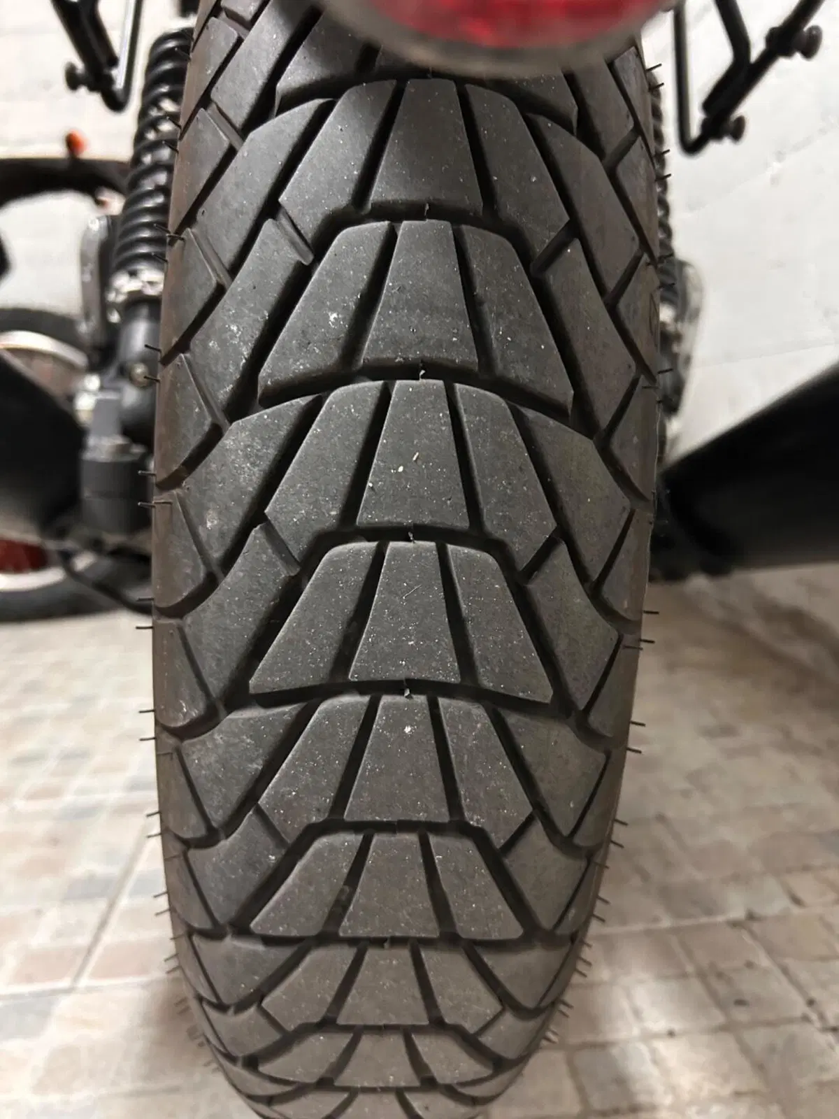 Moto Guzzi V7 III Stone (2017 - 20) (2)