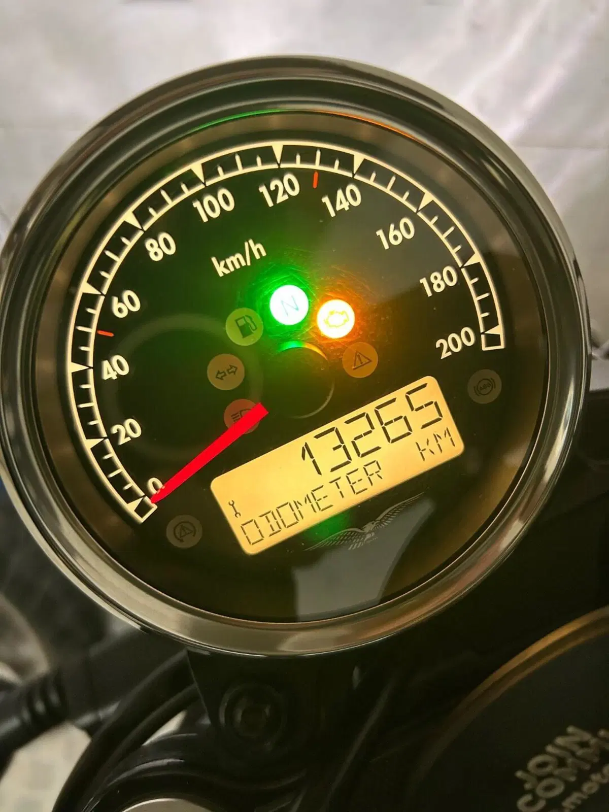 Moto Guzzi V7 III Stone (2017 - 20) (3)