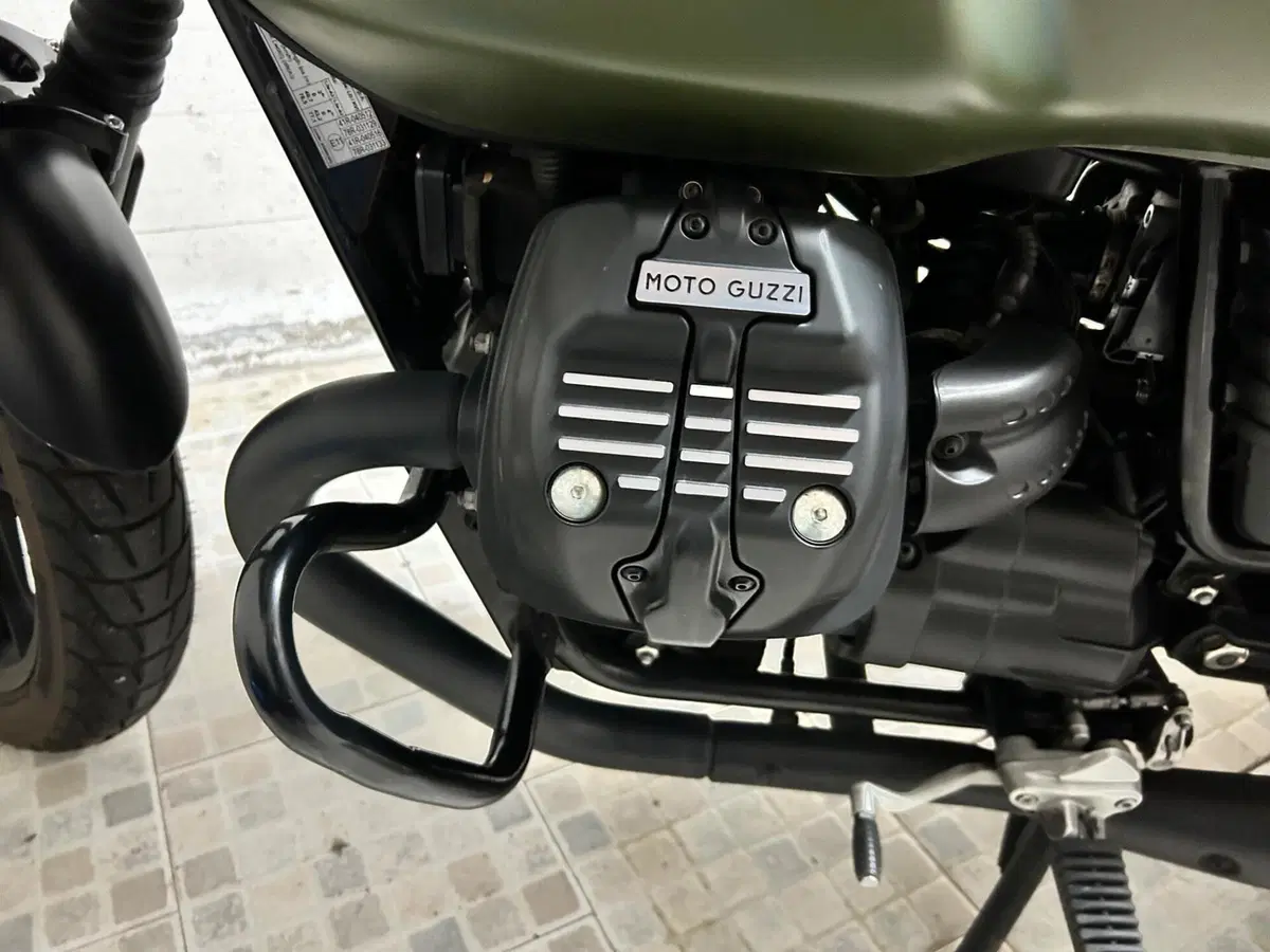 Moto Guzzi V7 III Stone (2017 - 20) (7)