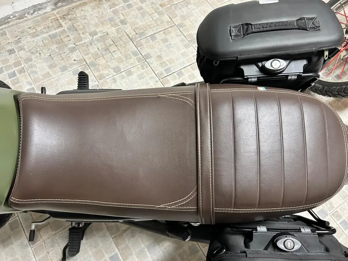 Moto Guzzi V7 III Stone (2017 - 20) (8)