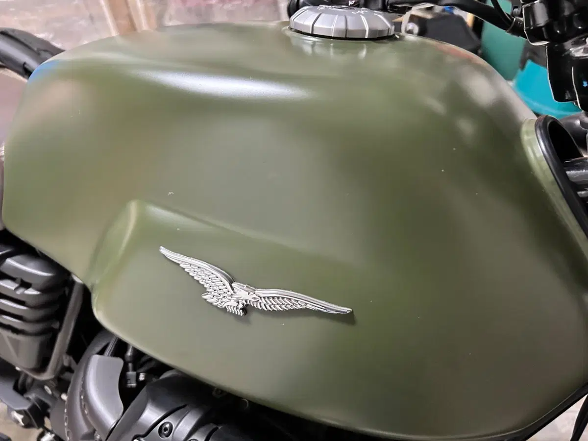 Moto Guzzi V7 III Stone (2017 - 20) (11)