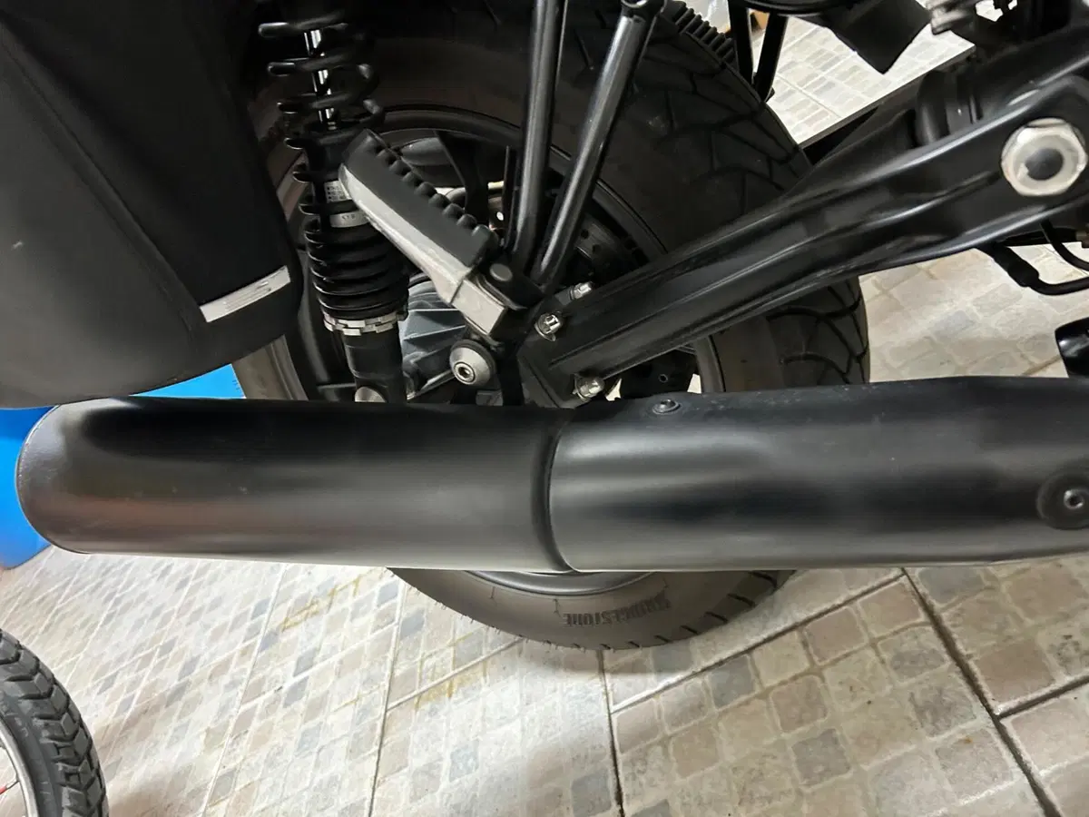Moto Guzzi V7 III Stone (2017 - 20) (14)