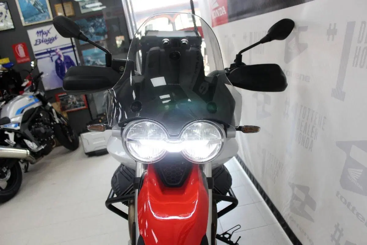 Moto Guzzi V85 TT (2024 - 26) (4)
