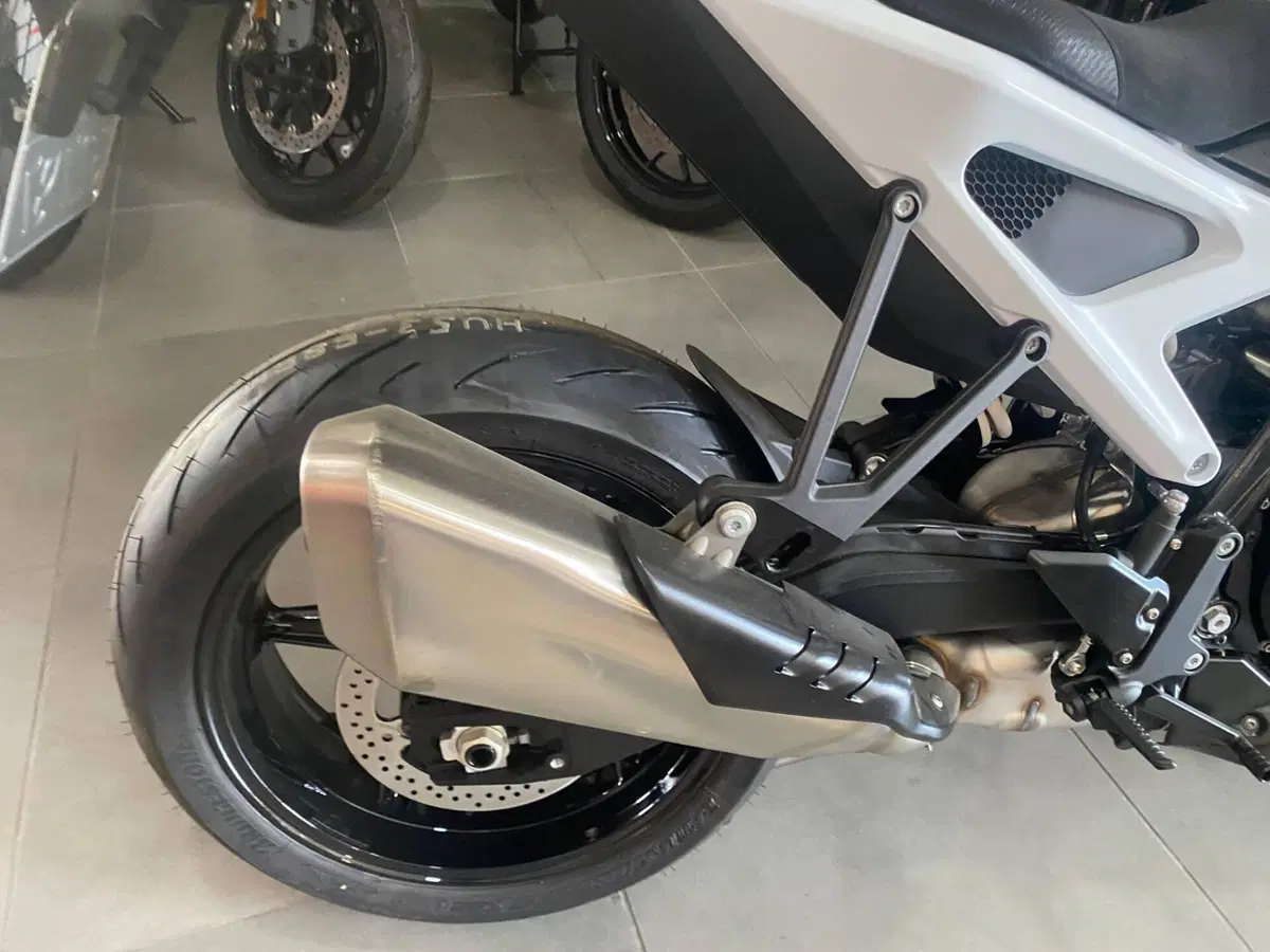 KTM 990 Duke (2024 - 26) (4)