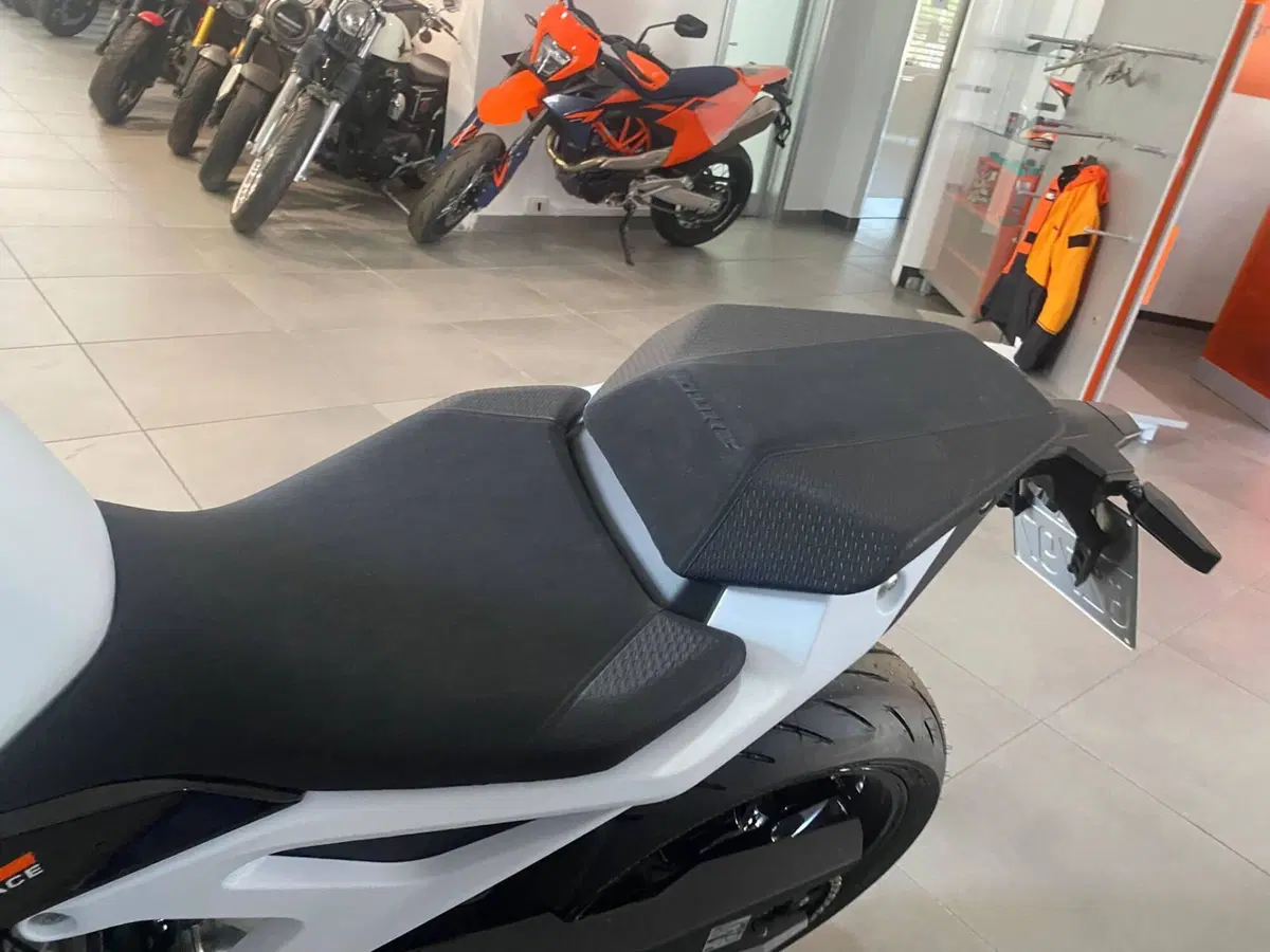 KTM 990 Duke (2024 - 26) (6)