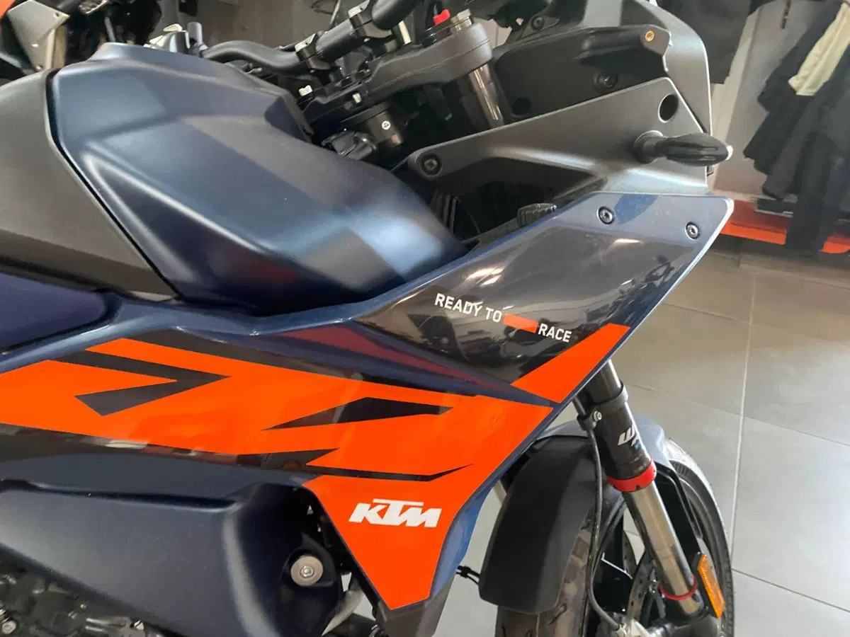 KTM 890 SMT (2026) (4)