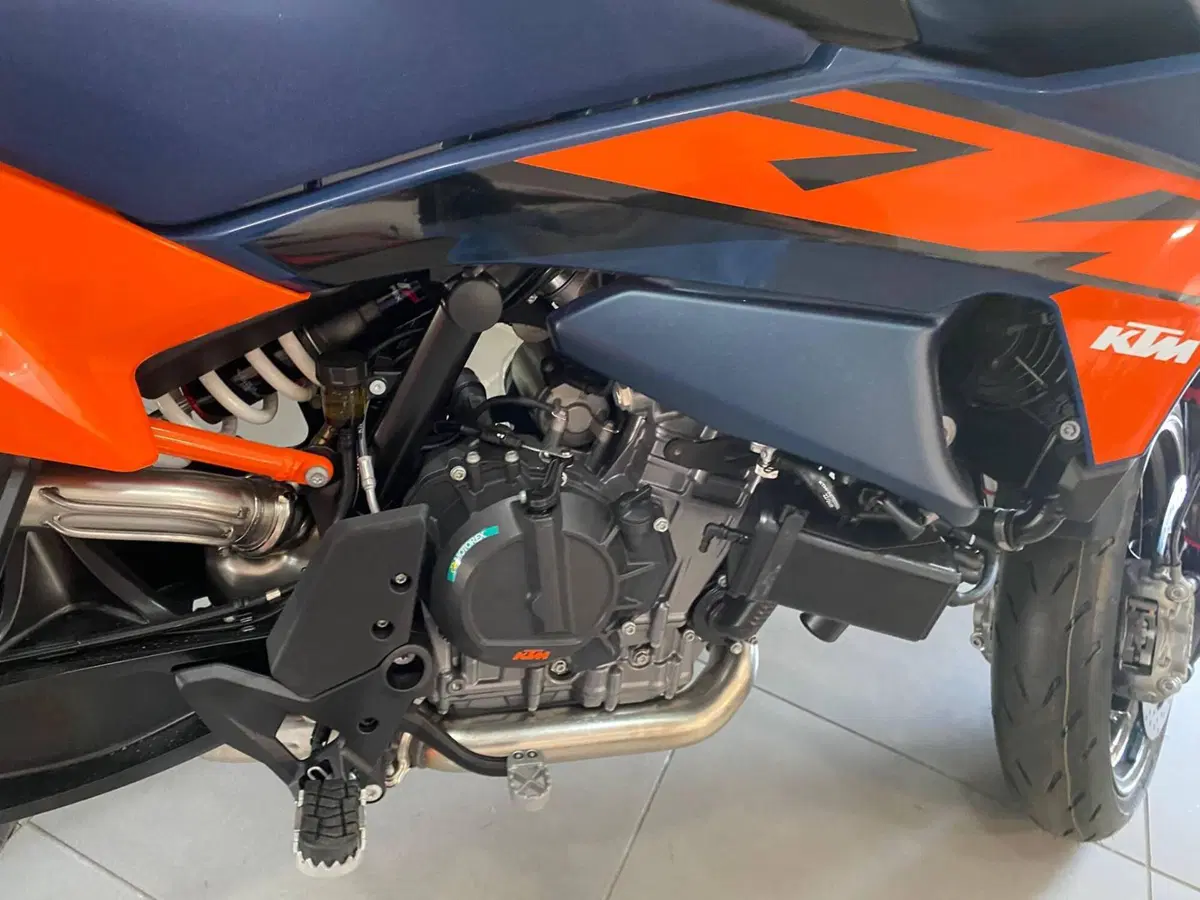 KTM 890 SMT (2026) (5)