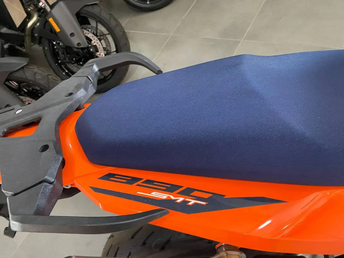 KTM 890 SMT (2026) (6)