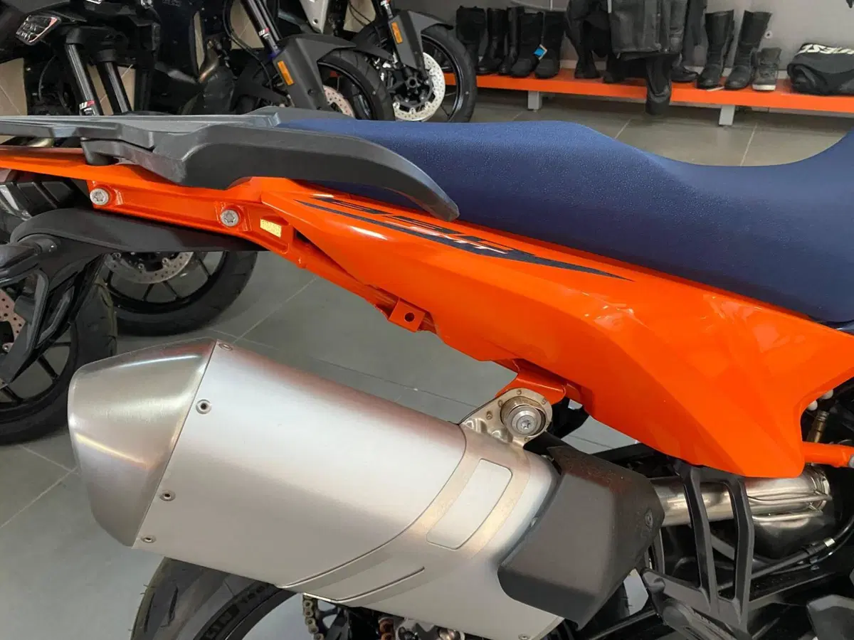 KTM 890 SMT (2026) (7)