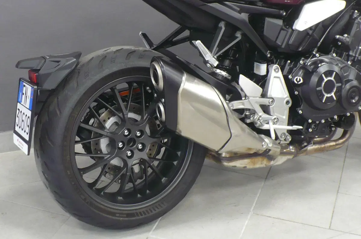Honda CB 1000 R (2021 - 25) (9)
