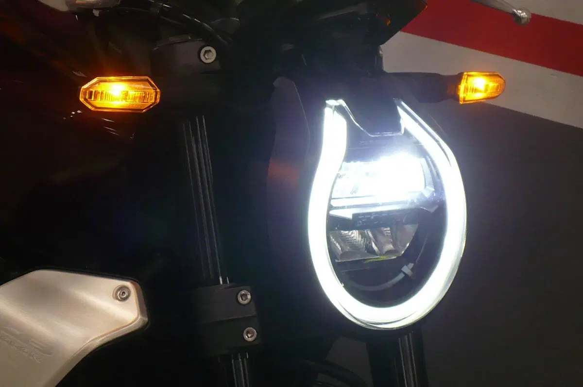 Honda CB 1000 R (2021 - 25) (6)