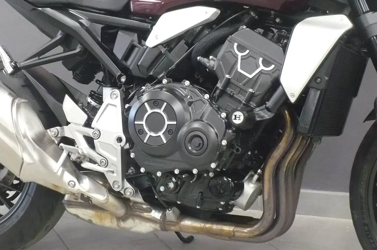 Honda CB 1000 R (2021 - 25) (10)