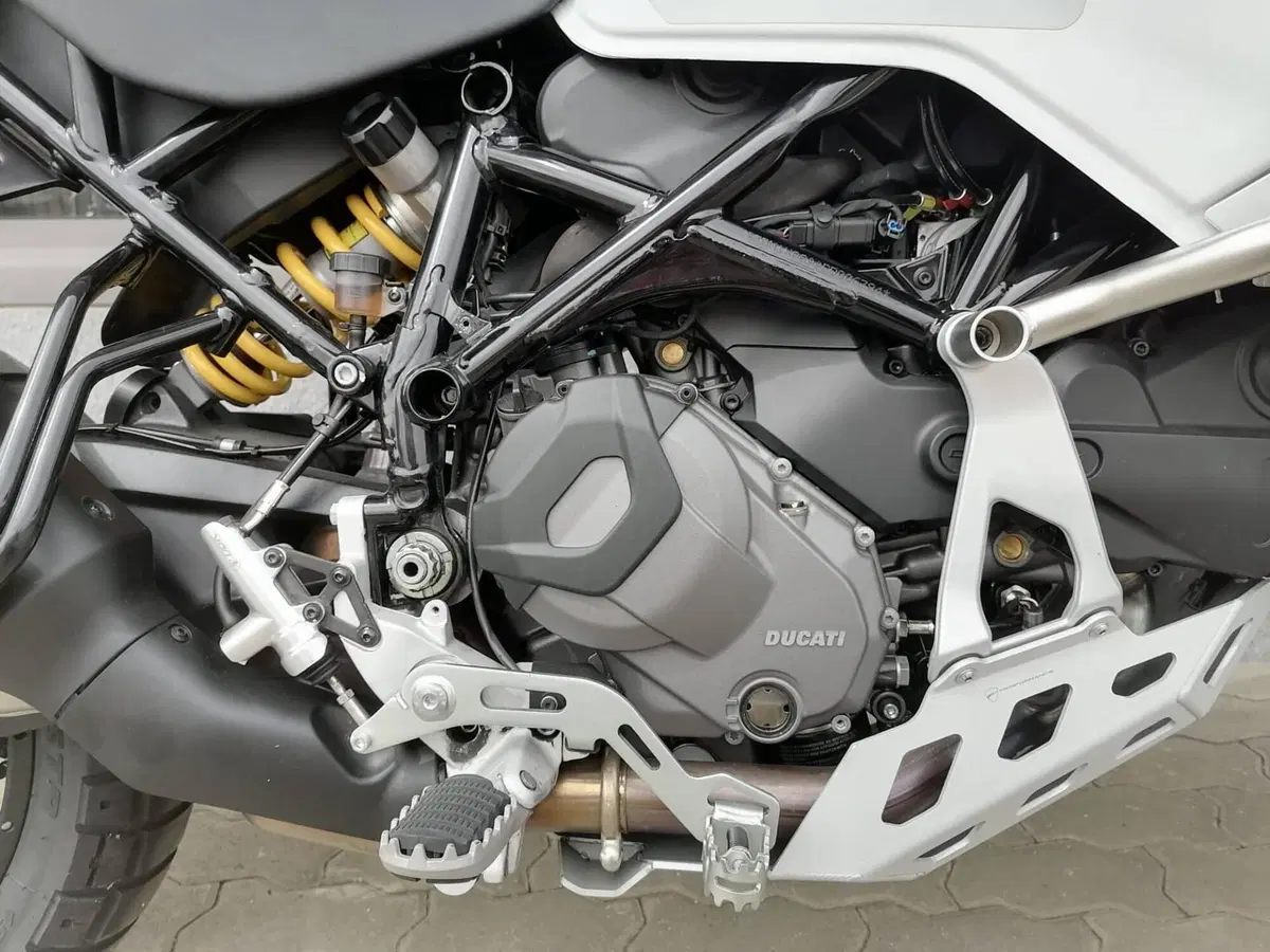 Ducati DesertX (2022 - 25) (3)