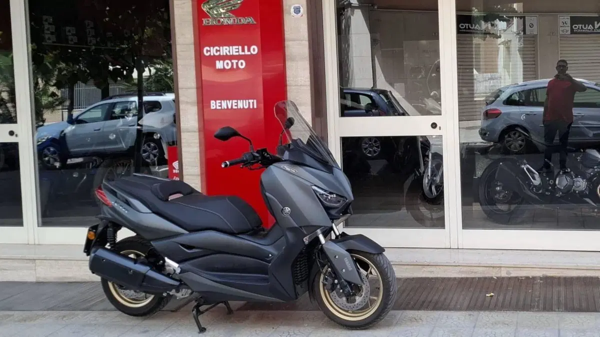 Yamaha X-Max 300 Tech Max (2021 - 24) (6)