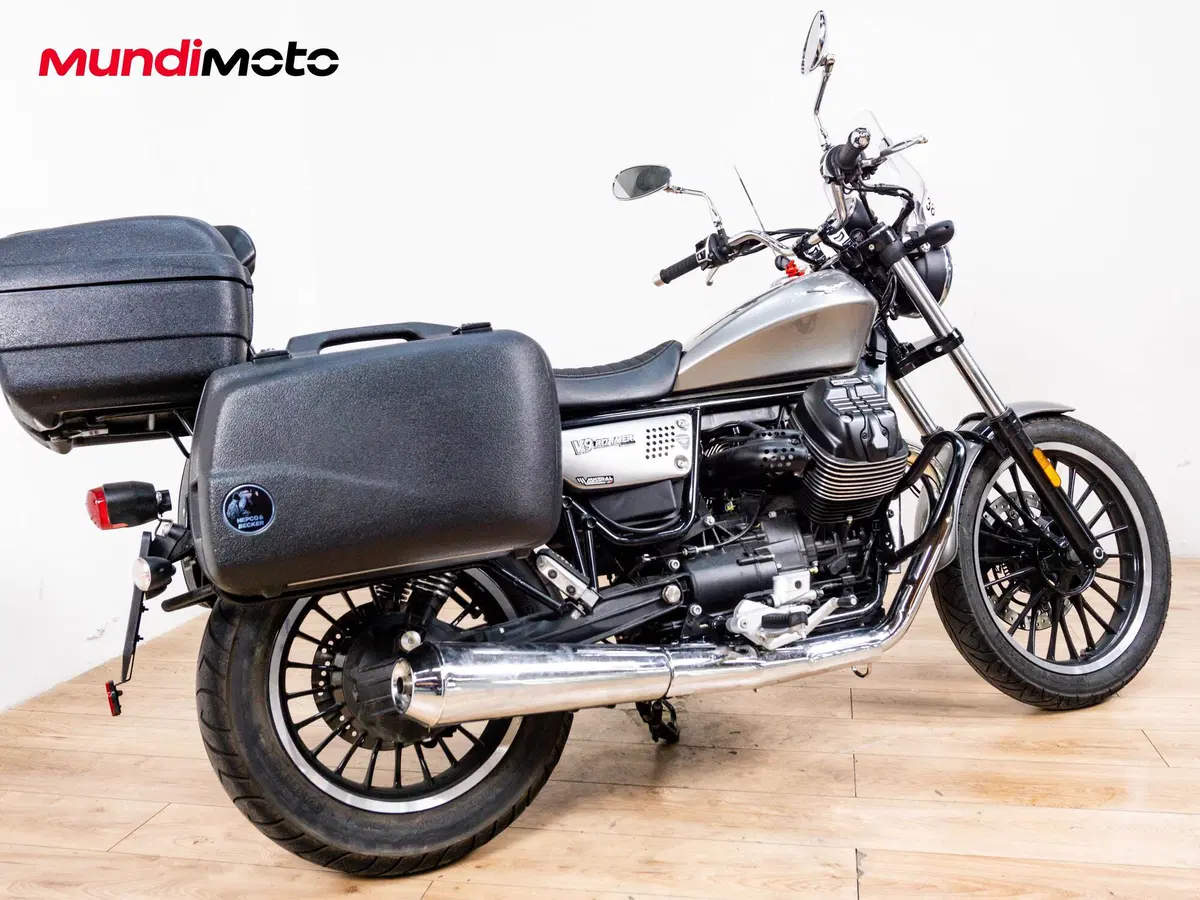 Moto Guzzi V9 Roamer (2016 - 18) (3)