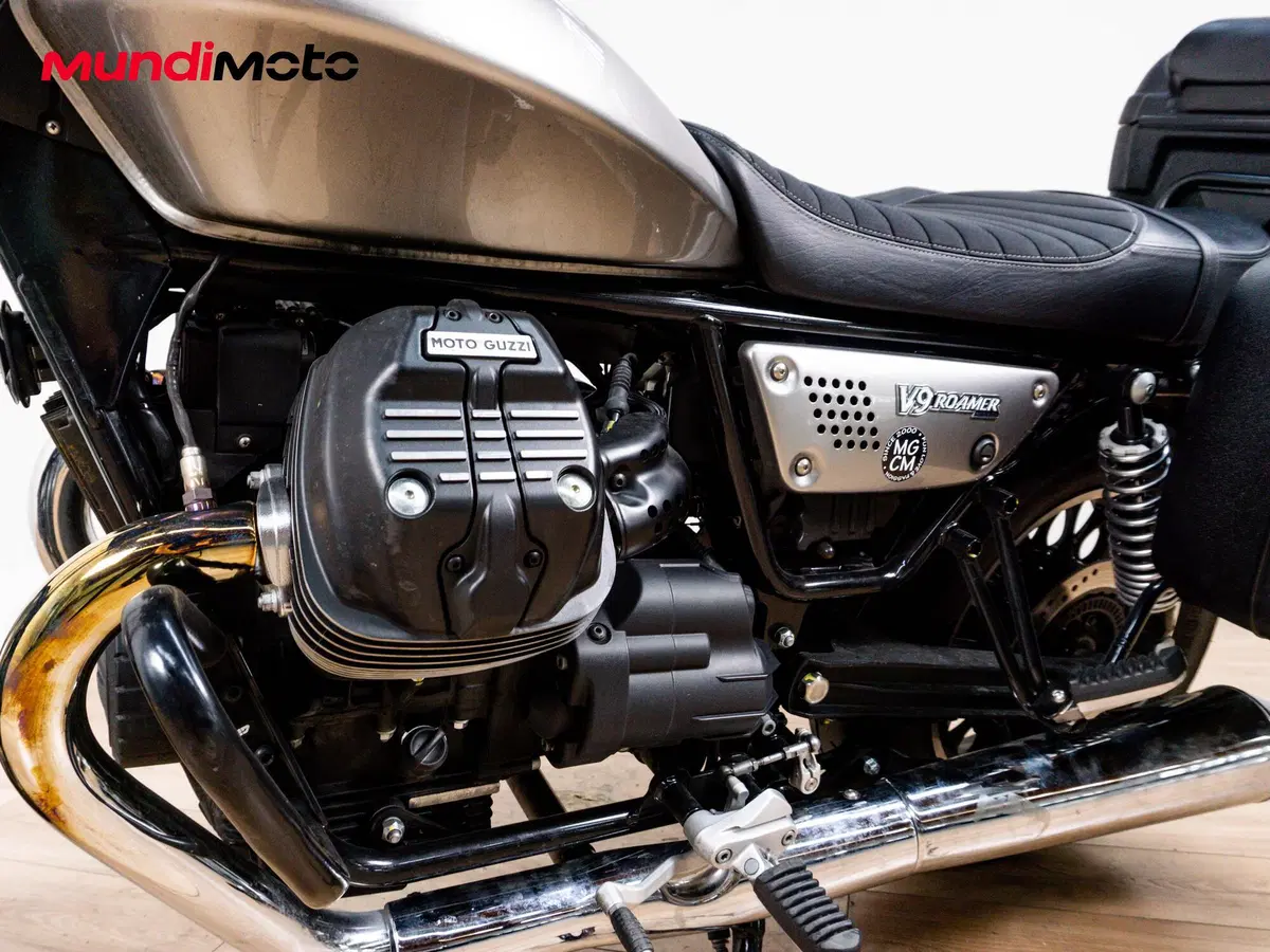 Moto Guzzi V9 Roamer (2016 - 18) (9)