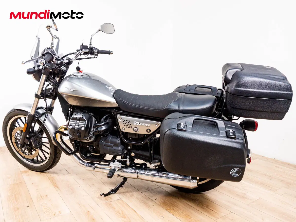 Moto Guzzi V9 Roamer (2016 - 18) (7)