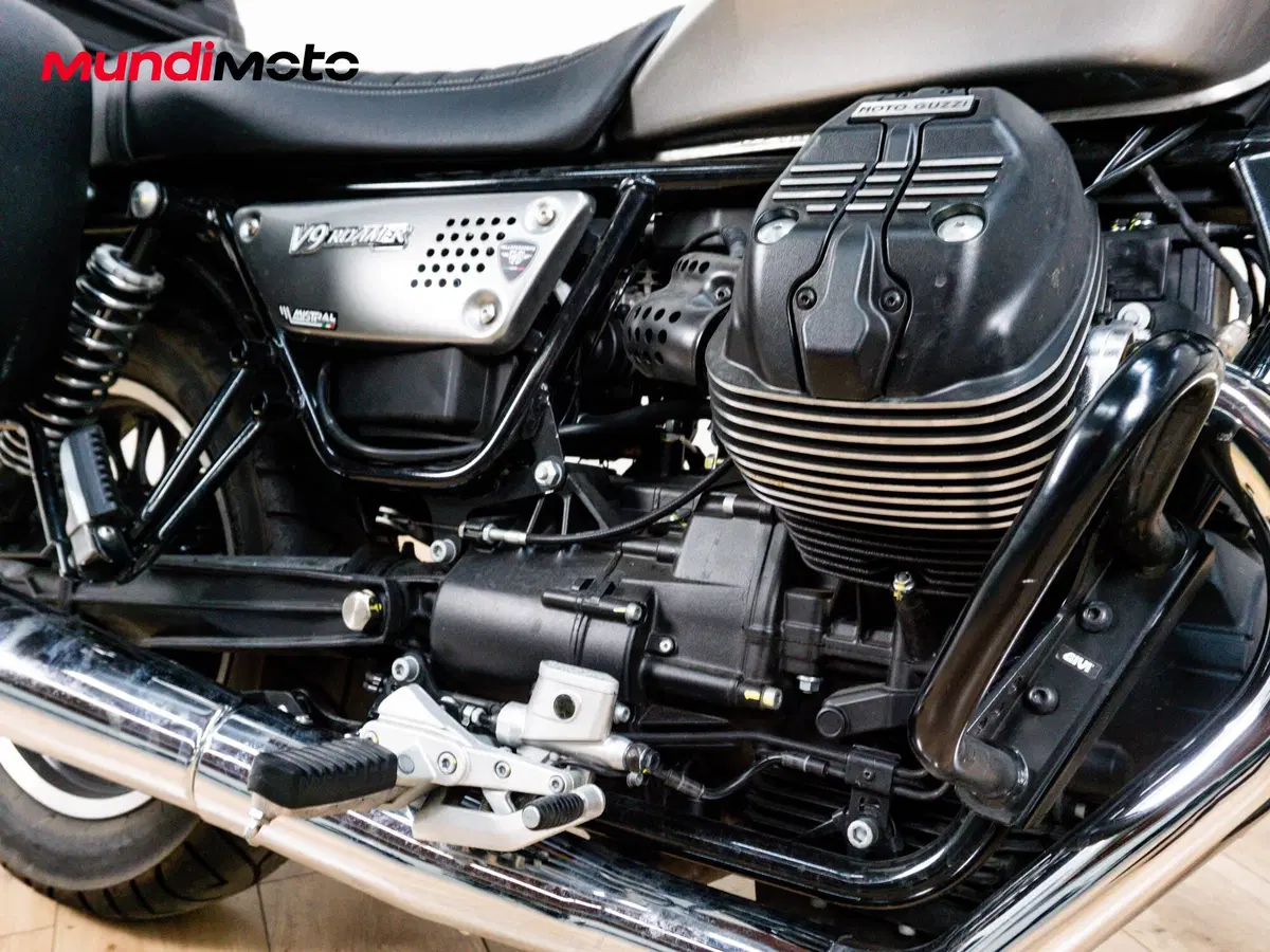 Moto Guzzi V9 Roamer (2016 - 18) (5)
