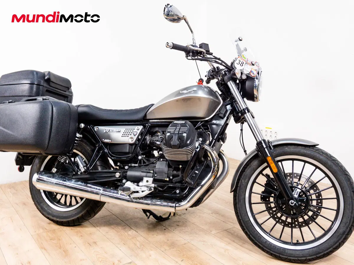 Moto Guzzi V9 Roamer (2016 - 18) (2)