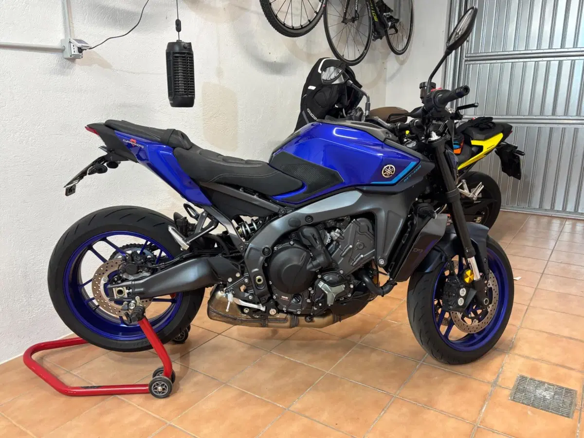 Yamaha MT-09 Y-AMT (2024 - 26) (2)