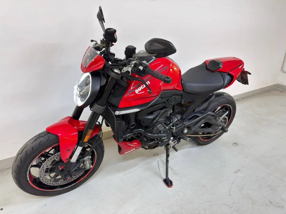 Ducati Monster 937 + (2021 - 25) (2)