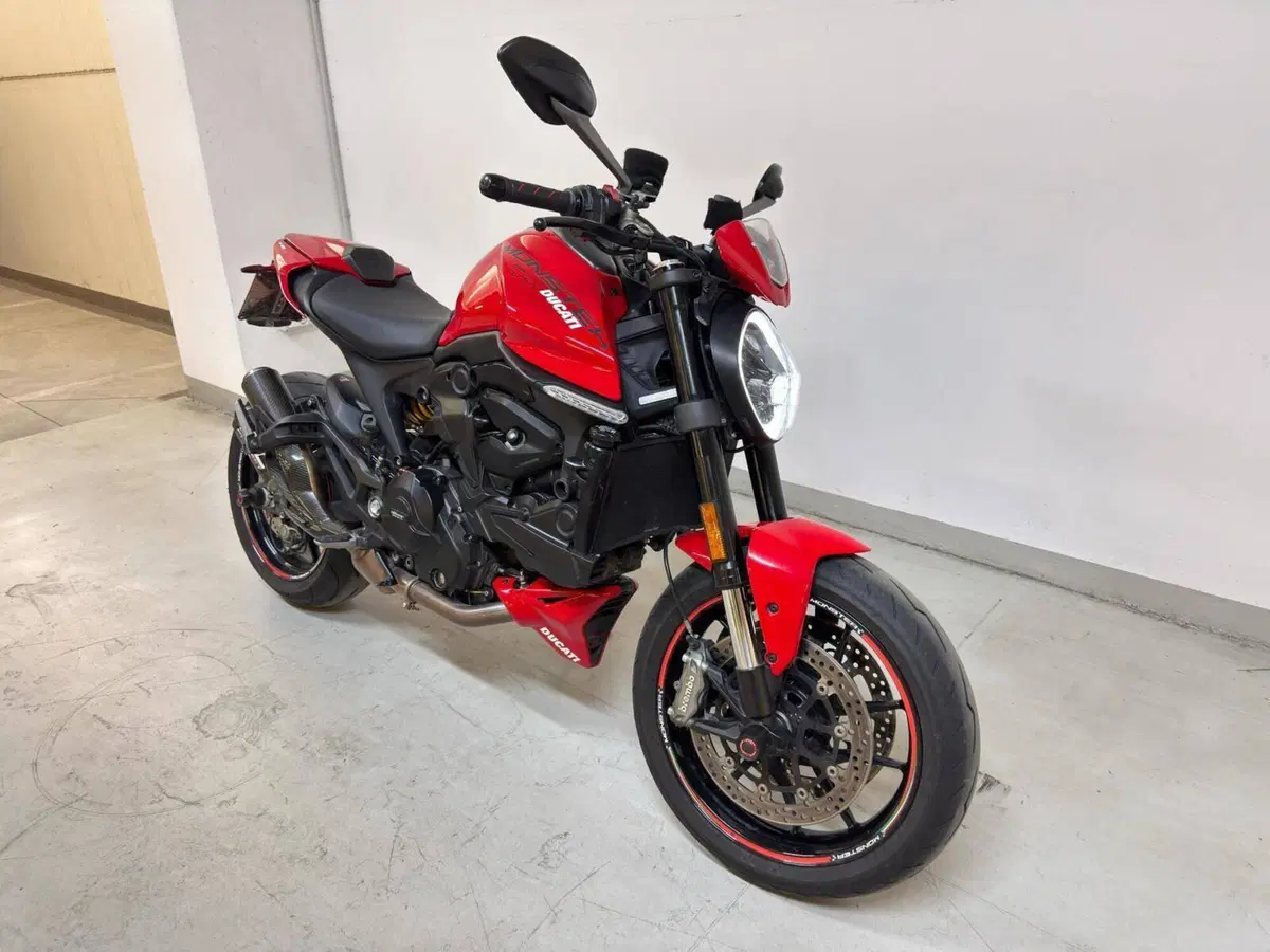 Ducati Monster 937 + (2021 - 25) (4)