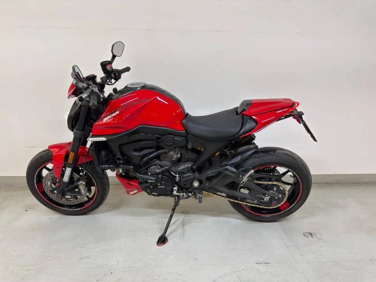 Ducati Monster 937 + (2021 - 25) (5)