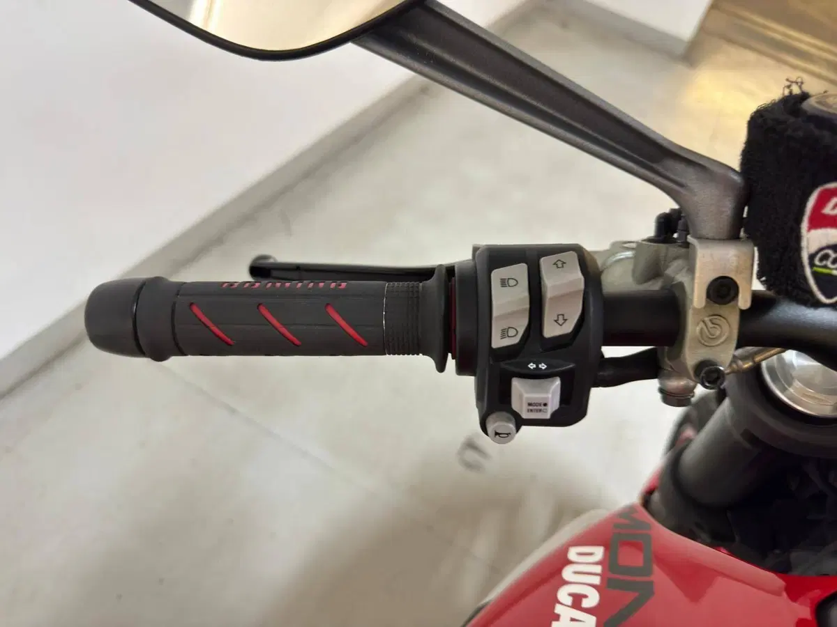 Ducati Monster 937 + (2021 - 25) (11)