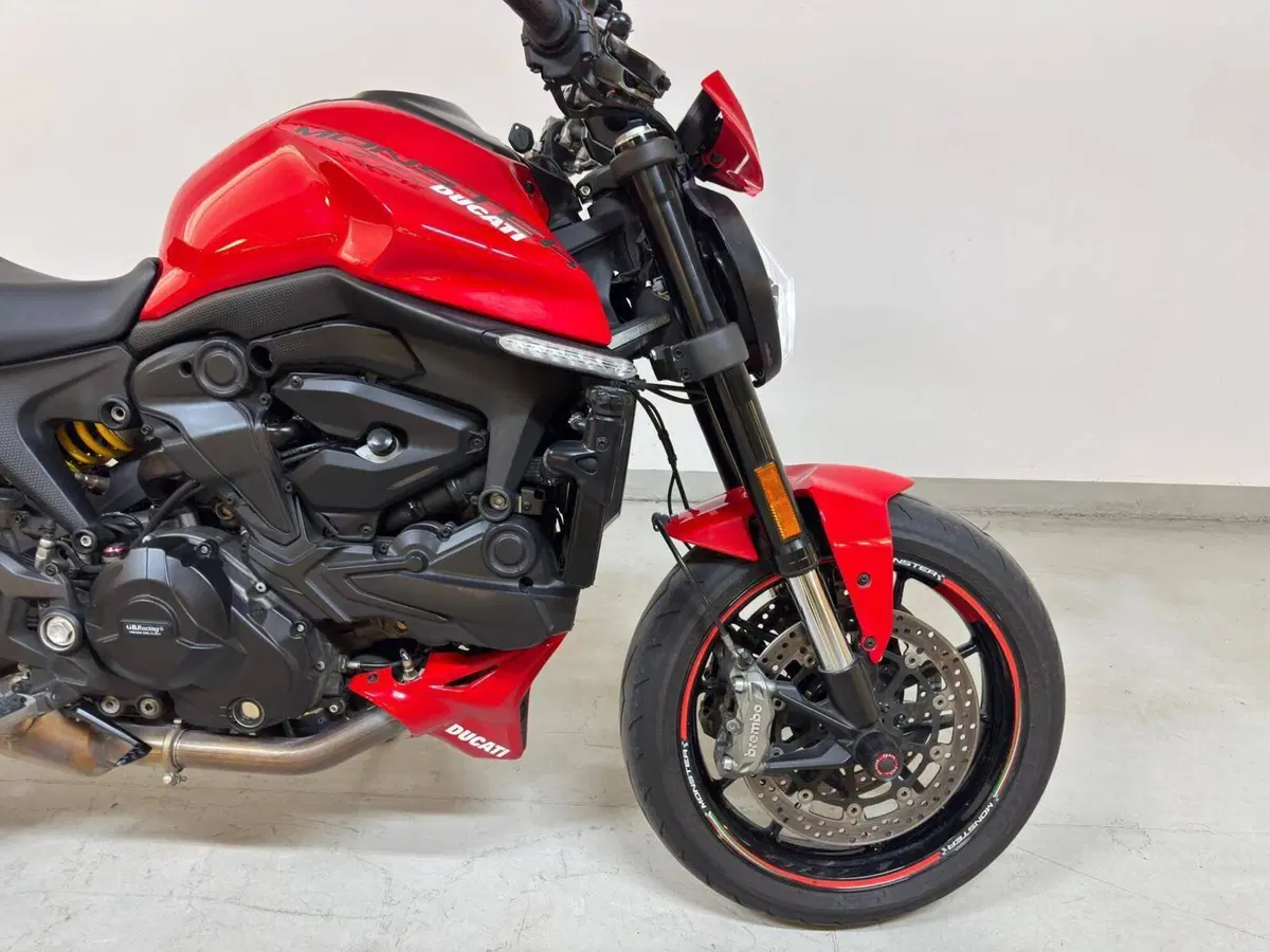 Ducati Monster 937 + (2021 - 25) (17)