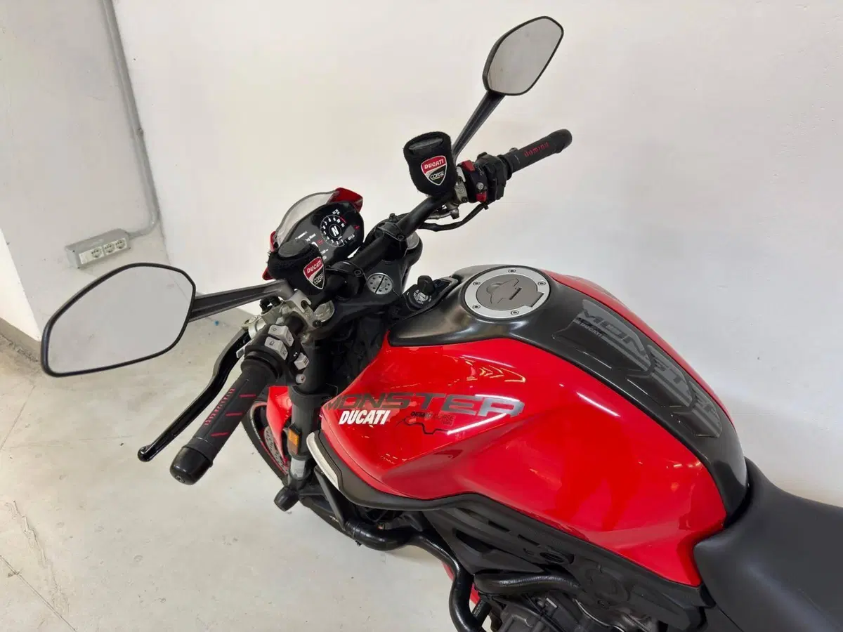 Ducati Monster 937 + (2021 - 25) (18)