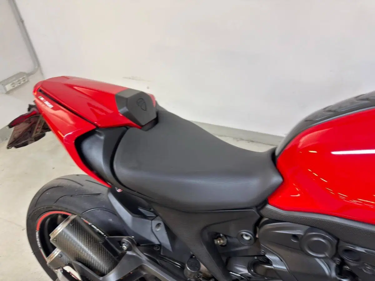 Ducati Monster 937 + (2021 - 25) (19)