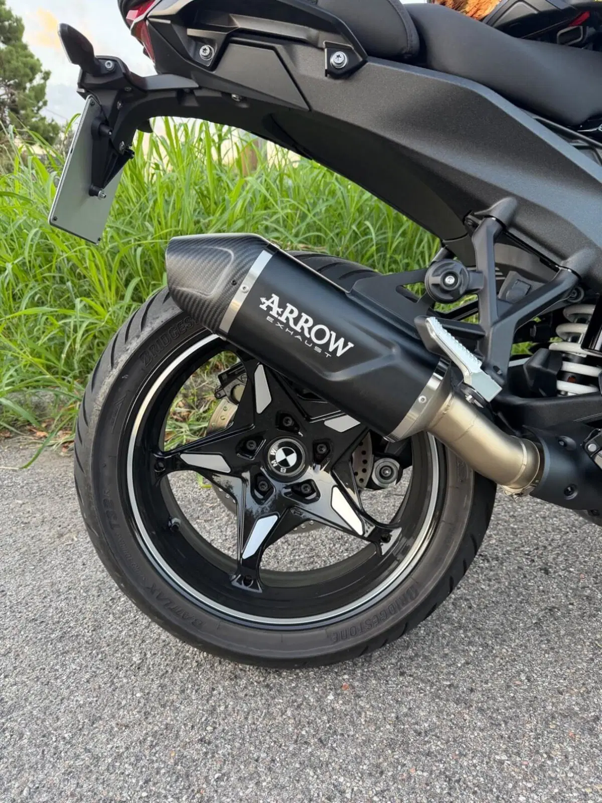 SCARICO ARROW INDY PRO RACE BLACK + ESCUSORE VALVO (4)