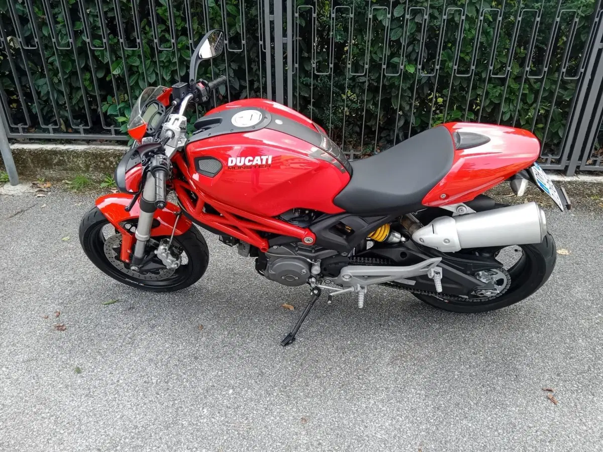 Ducati Monster 696 Plus (2007 - 14) (2)