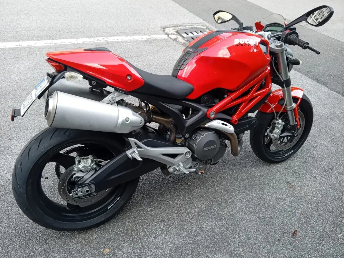 Ducati Monster 696 Plus (2007 - 14) (4)