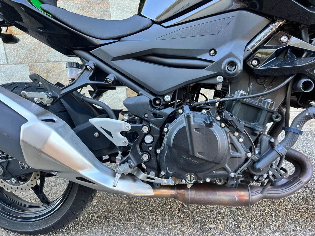 Kawasaki Z 400 (2023) (15)