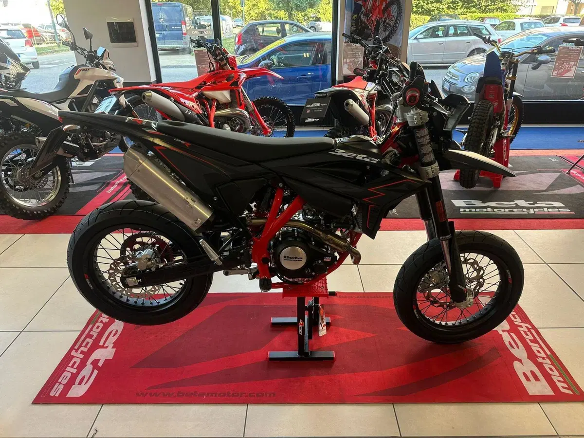 Betamotor RR 125 4T Motard R (2025 - 26) (4)