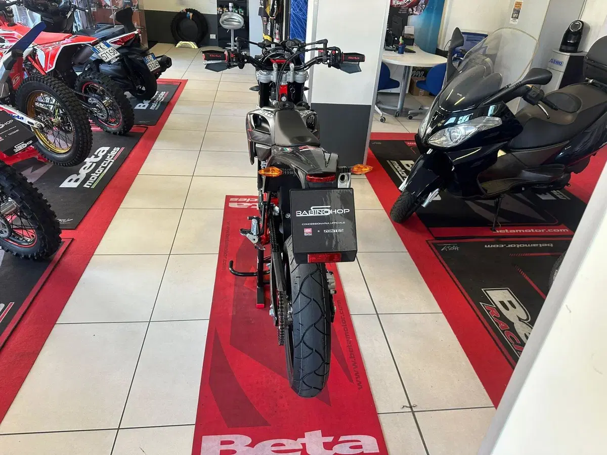 Betamotor RR 125 4T Motard R (2025 - 26) (6)