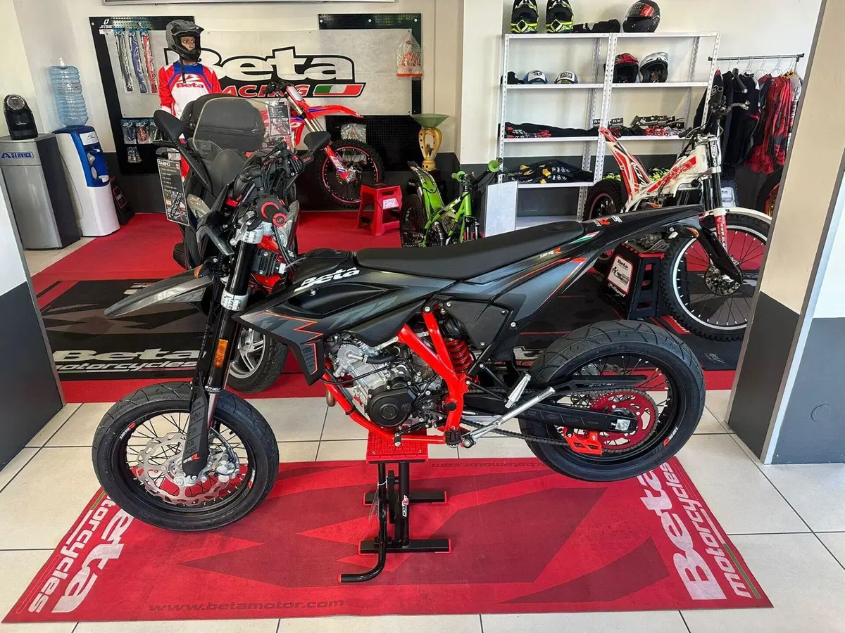 Betamotor RR 125 4T Motard R (2025 - 26) (7)