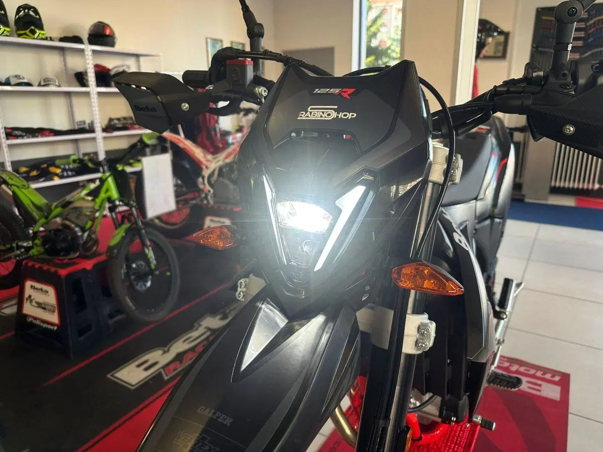 Betamotor RR 125 4T Motard R (2025 - 26) (8)