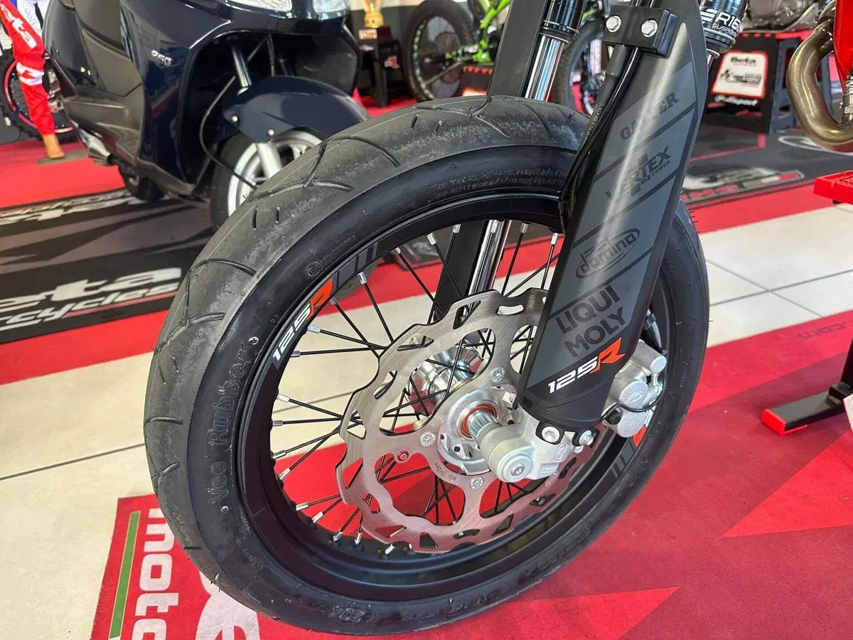 Betamotor RR 125 4T Motard R (2025 - 26) (12)