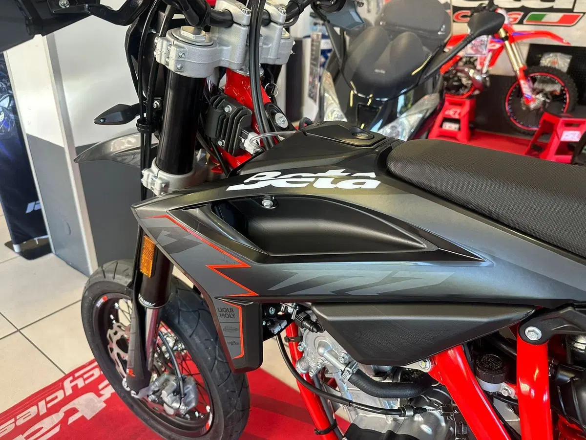 Betamotor RR 125 4T Motard R (2025 - 26) (13)