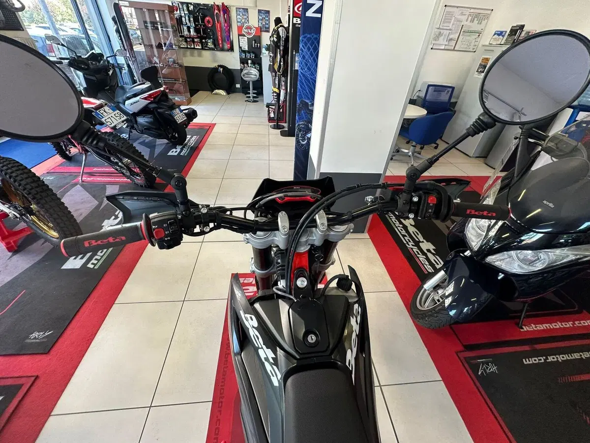 Betamotor RR 125 4T Motard R (2025 - 26) (14)