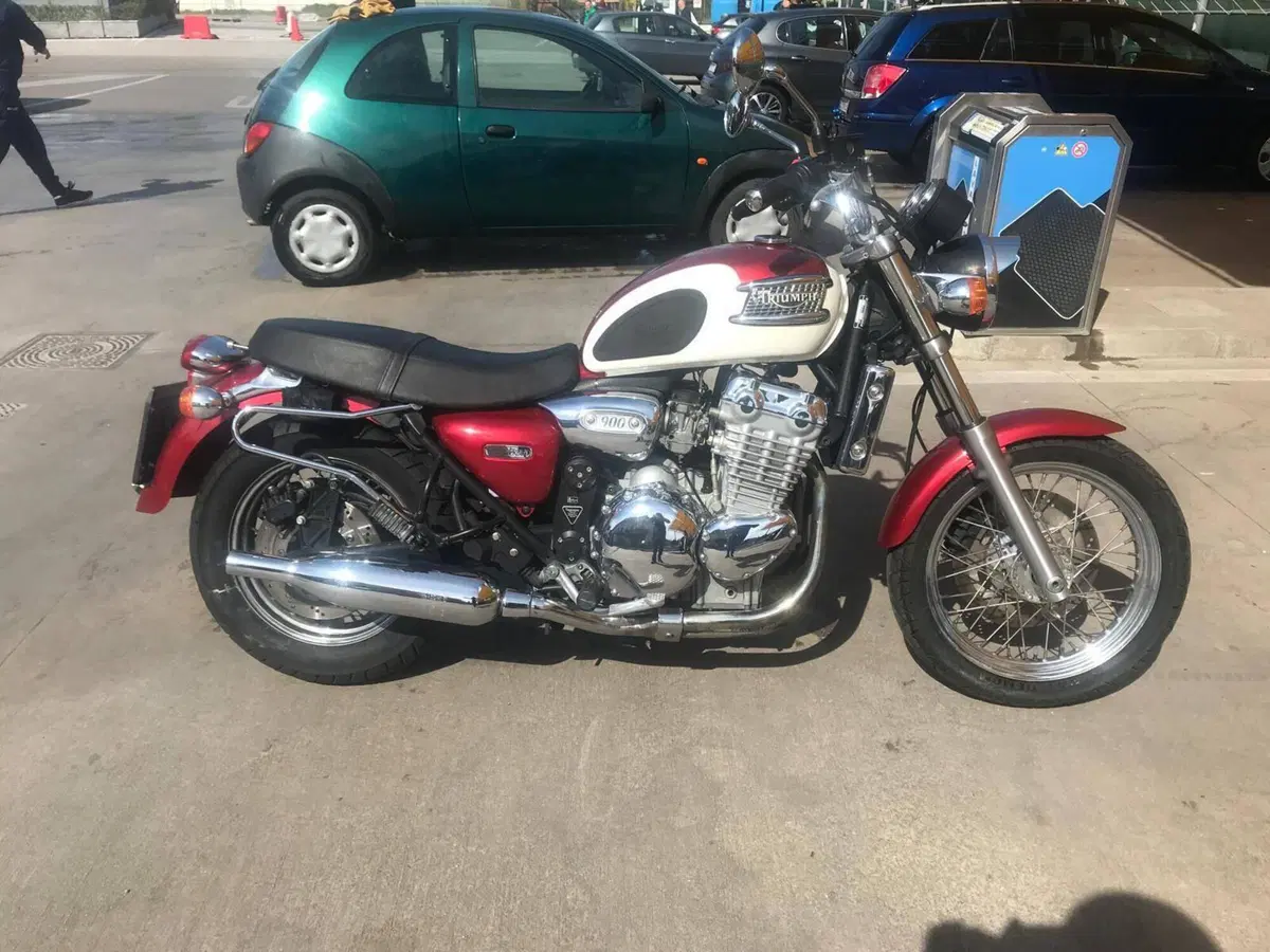 Triumph Thunderbird 900 (2002) (2)