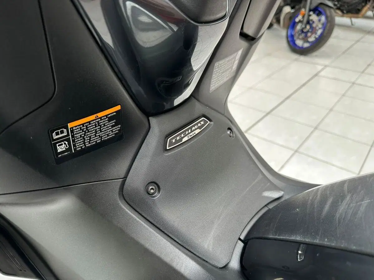 Yamaha T-Max 560 Tech Max (2022 - 24) (6)