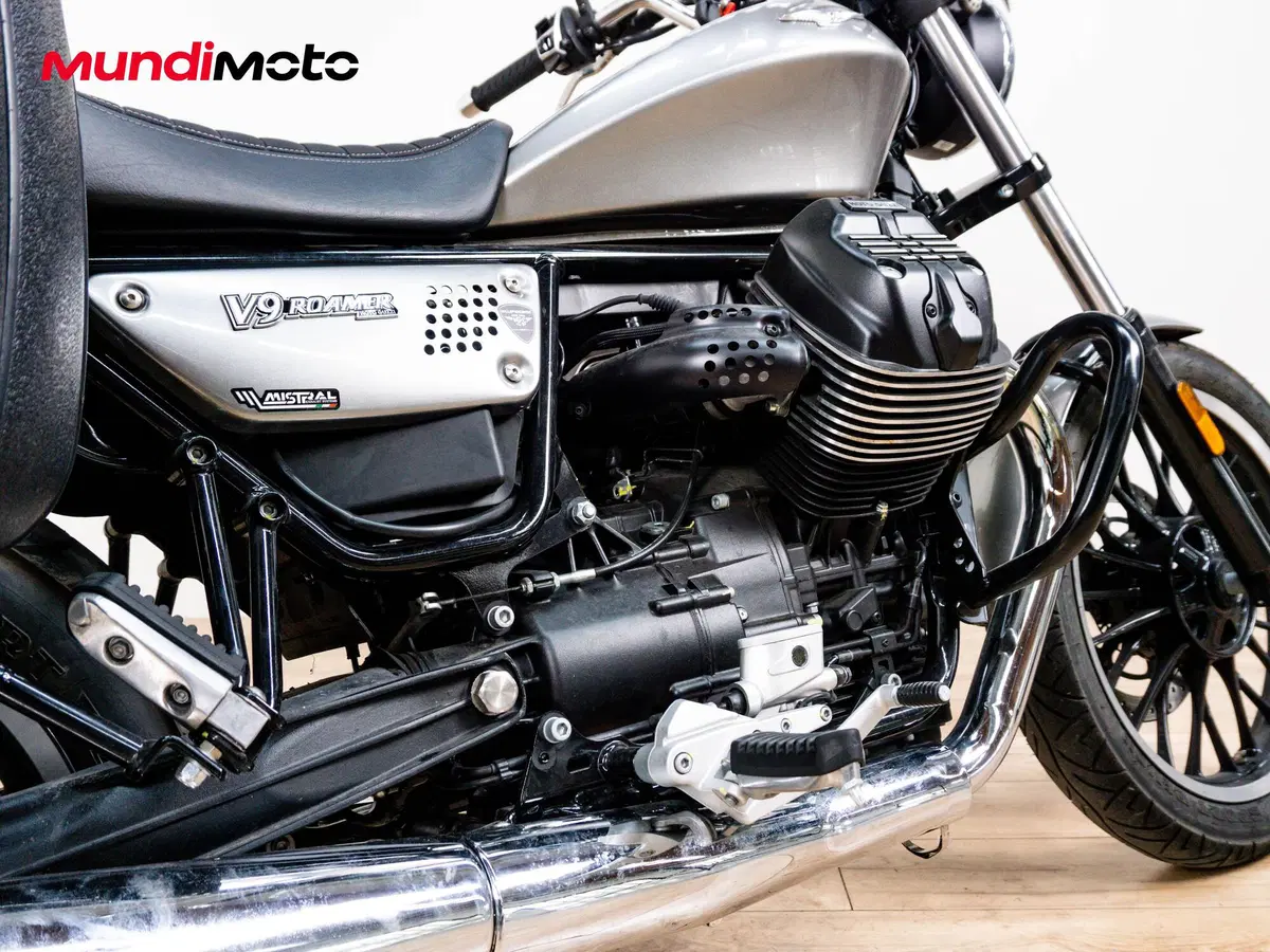 Moto Guzzi V9 Roamer (2016 - 18) (4)