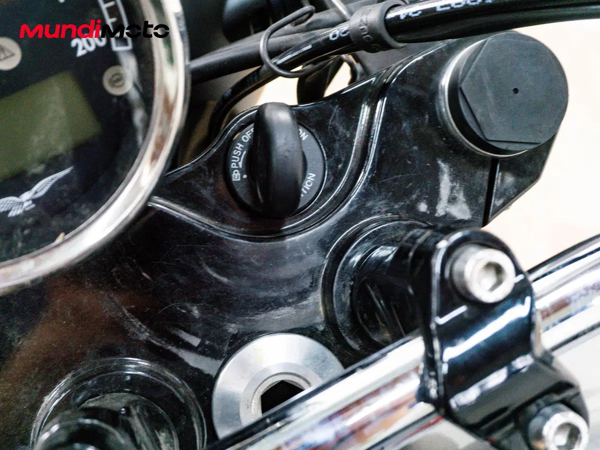 Moto Guzzi V9 Roamer (2016 - 18) (14)